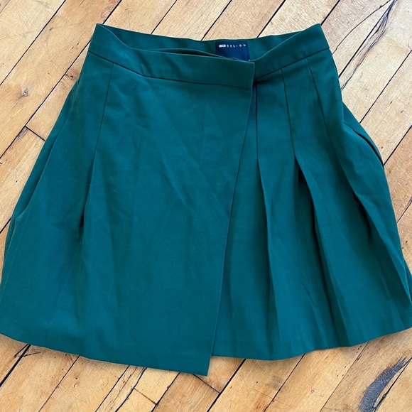 Forest Green Pleated Skirt - Picture 2 of 3